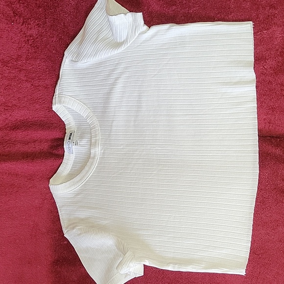 Fashion Nova: 3 shirts, and 2 Outfits (7 pieces) - Picture 2 of 8